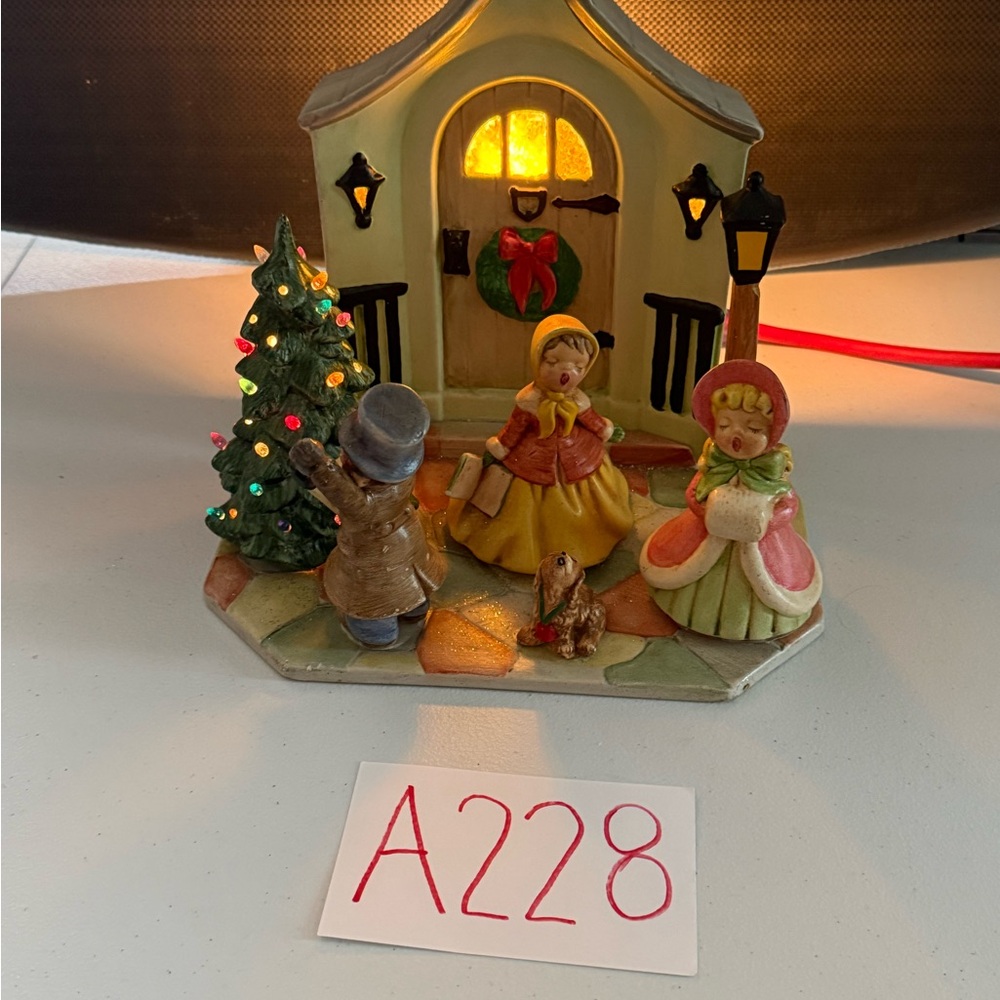Vtg Lighted Holiday Village Scene of Carolers
